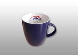 Hier ist die bedruckte Arco Tasse zu sehen.